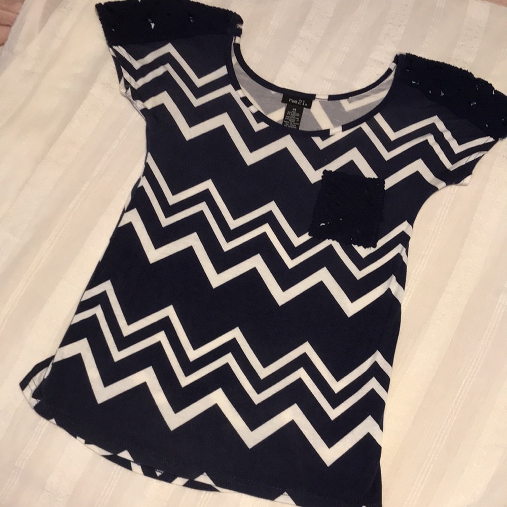 Ladies Rue 21 Blue/White Zig Zag Top